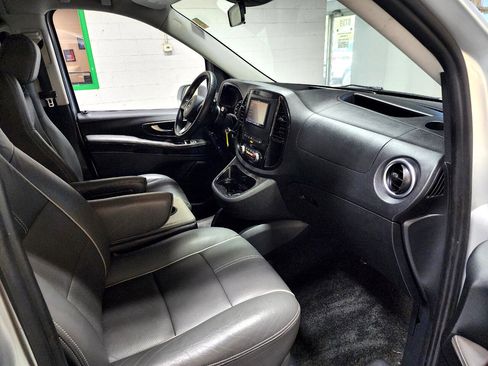 Used 2018 Mercedes-Benz Metris Passenger image 27