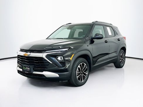 Used 2025 Chevrolet TrailBlazer LT AWD/4WD image 3