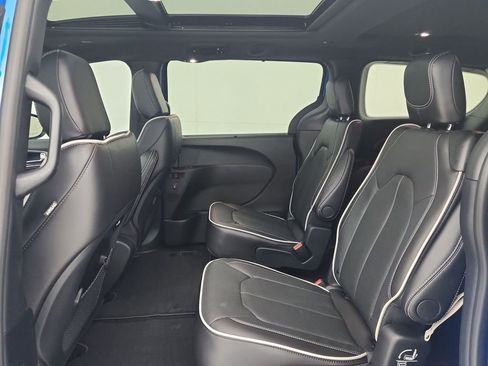 New 2026 Chrysler Pacifica Limited w/ S Appearance Package FWD image 32