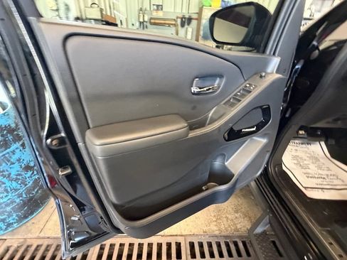 Used 2023 Nissan Frontier SV w/ Midnight Edition Package AWD/4WD image 10