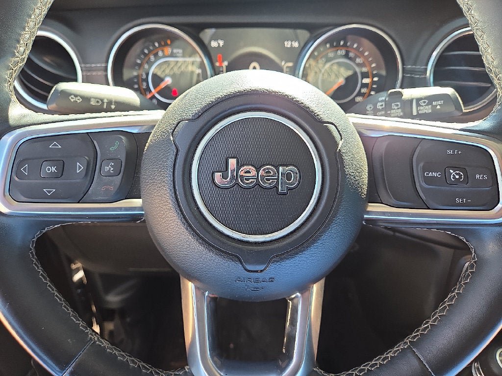 Used 2018 Jeep Wrangler Unlimited Sahara AWD/4WD image 30