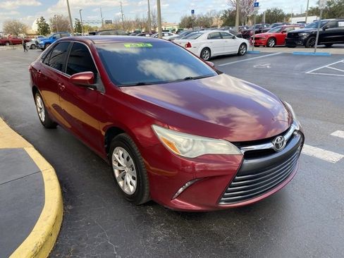 Used 2015 Toyota Camry LE image 2