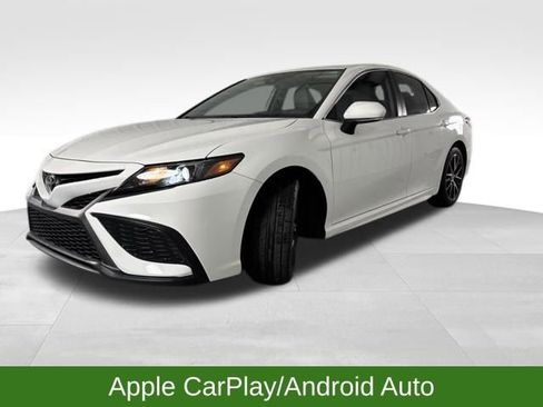 Used 2022 Toyota Camry SE image 4