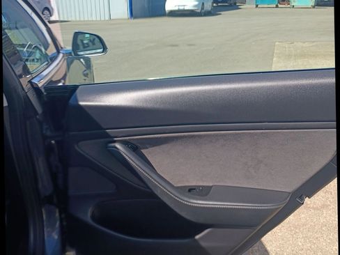 Used 2018 Tesla Model 3 Mid Range RWD image 18