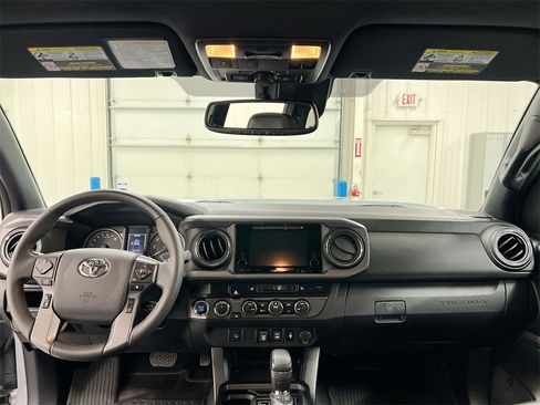 Used 2019 Toyota Tacoma TRD Off-Road image 10
