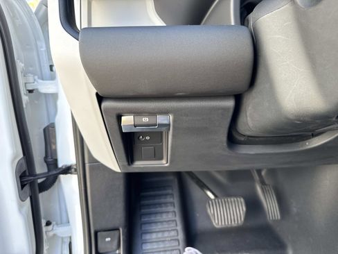 Certified 2025 Land Rover Defender 110 S image 32