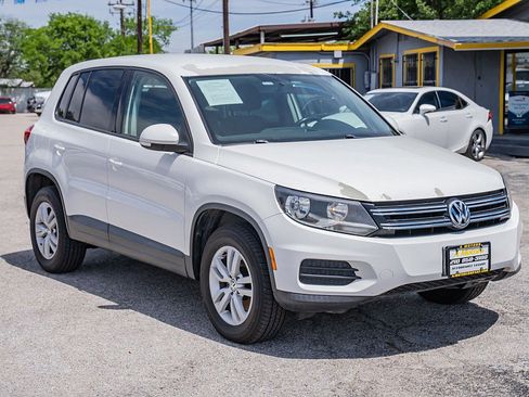 Used 2013 Volkswagen Tiguan S image 3