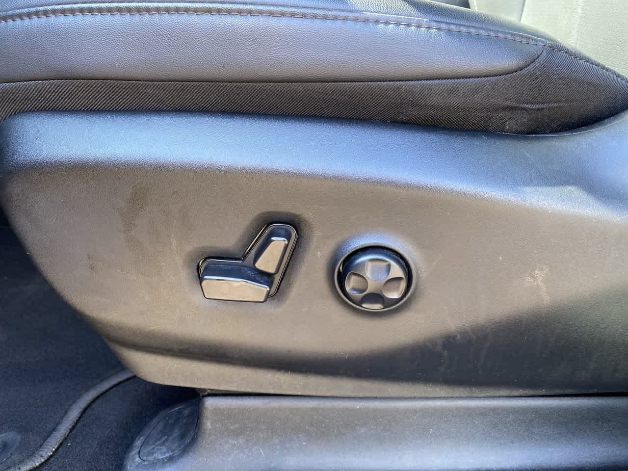 Used 2025 Chrysler Pacifica Select FWD image 14