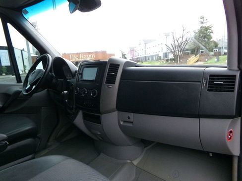 Used 2015 Mercedes-Benz Sprinter 2500 image 13