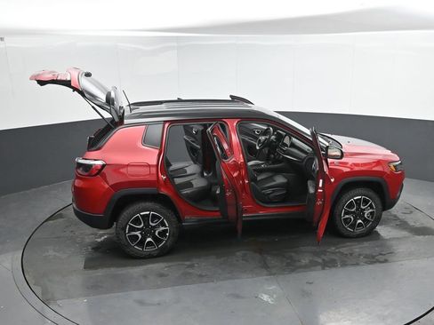 Used 2025 Jeep Compass Trailhawk AWD/4WD image 49