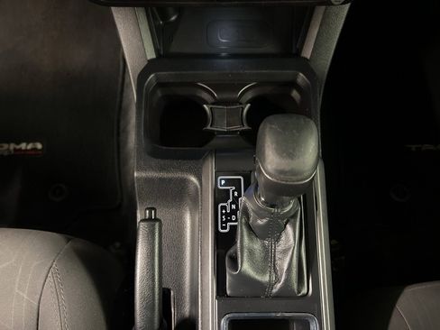 Used 2018 Toyota Tacoma TRD Off-Road image 15