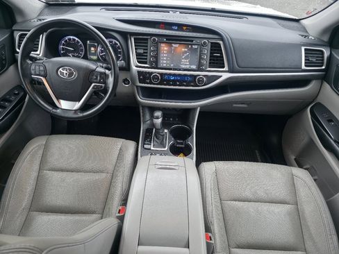 Used 2017 Toyota Highlander Limited image 28