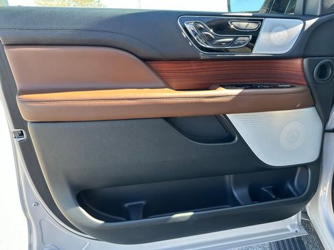 Used 2024 Lincoln Navigator Reserve image 30