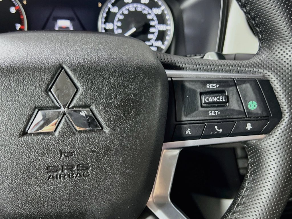 Used 2025 Mitsubishi Outlander SE FWD image 16