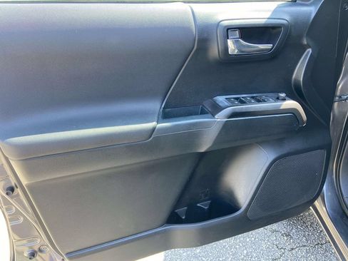 Used 2017 Toyota Tacoma TRD Off-Road w/ Tow Package RWD image 12