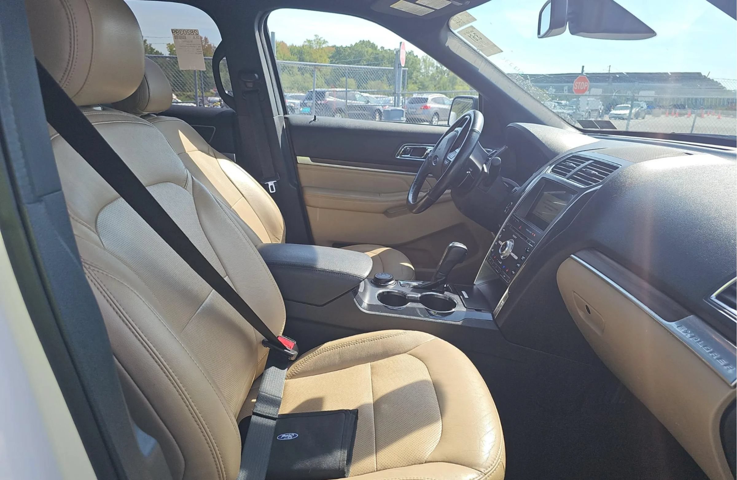 Used 2017 Ford Explorer Limited w/ Equipment Group 303A AWD/4WD image 14