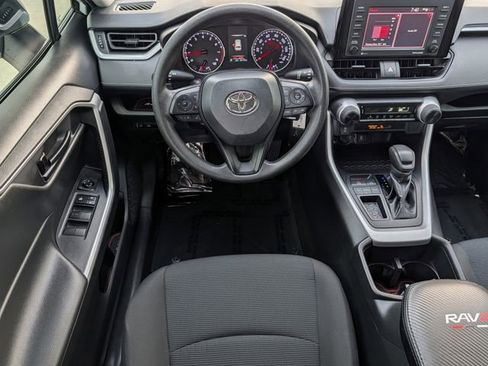 Used 2022 Toyota RAV4 LE image 12