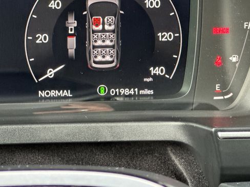 Used 2025 Honda Pilot Elite image 28