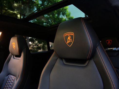 Used 2021 Lamborghini Urus AWD/4WD image 19