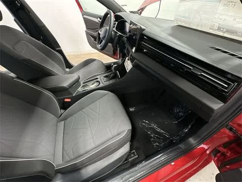 Certified 2025 Volkswagen Jetta Sport image 19