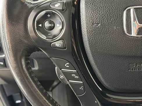 Used 2018 Honda Pilot Touring image 17