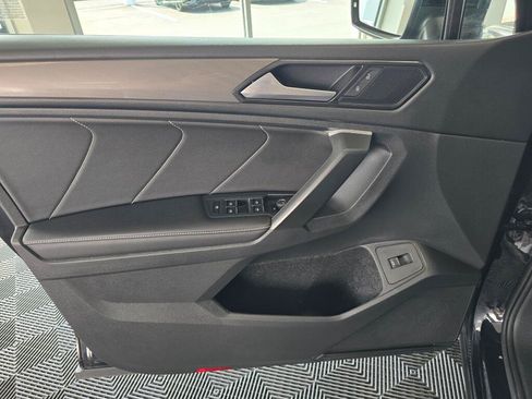 Used 2024 Volkswagen Tiguan SE w/ MDO Package, Two-Row AWD/4WD image 34