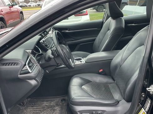 Used 2018 Toyota Camry XSE image 8