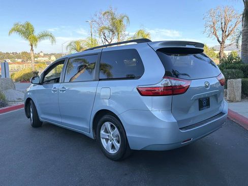 Used 2015 Toyota Sienna LE FWD image 15