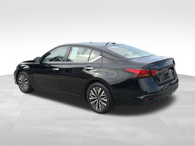 Used 2025 Nissan Altima 2.5 SV FWD image 3