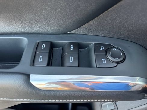 Used 2026 Chevrolet Traverse LT AWD/4WD image 18