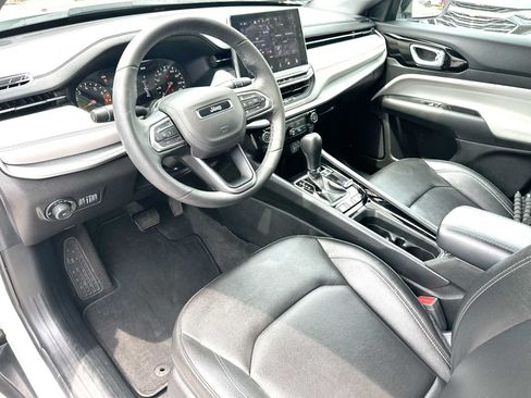 Used 2025 Jeep Compass Limited AWD/4WD image 18