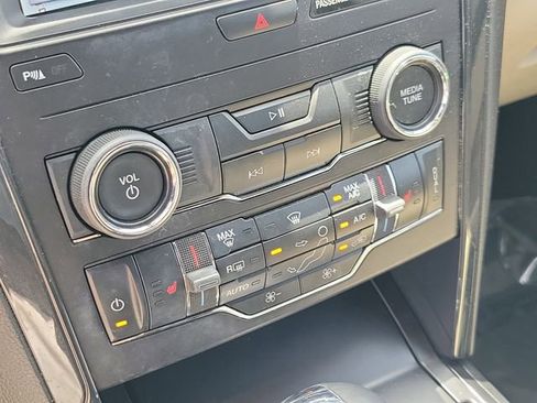 Used 2019 Ford Explorer XLT w/ Equipment Group 202A FWD image 30