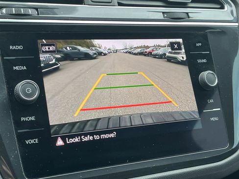 Used 2022 Volkswagen Tiguan SE R-Line image 21