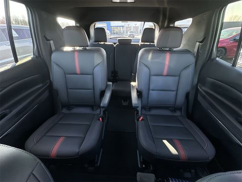 Used 2025 Chevrolet Traverse RS image 22
