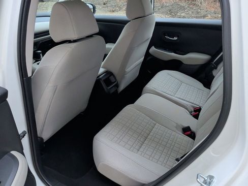 Used 2025 Honda HR-V LX image 11