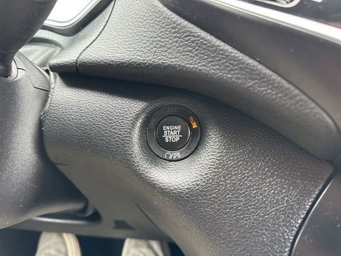 Used 2019 Jeep Cherokee Limited w/ Technology Group image 24