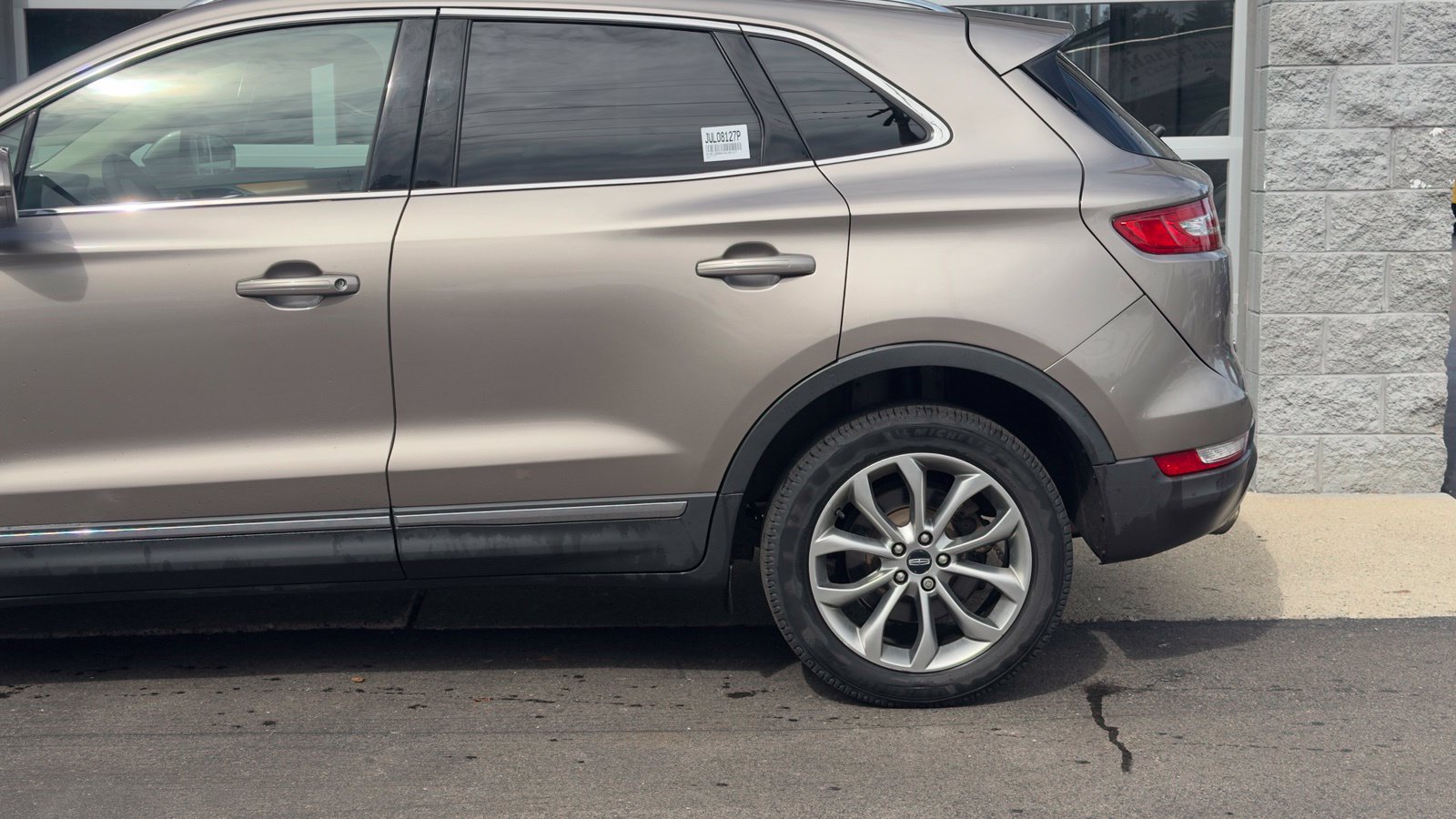 Used 2018 Lincoln MKC Select w/ Select Plus Package AWD/4WD image 3