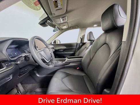 Certified 2024 Toyota Grand Highlander FWD image 6