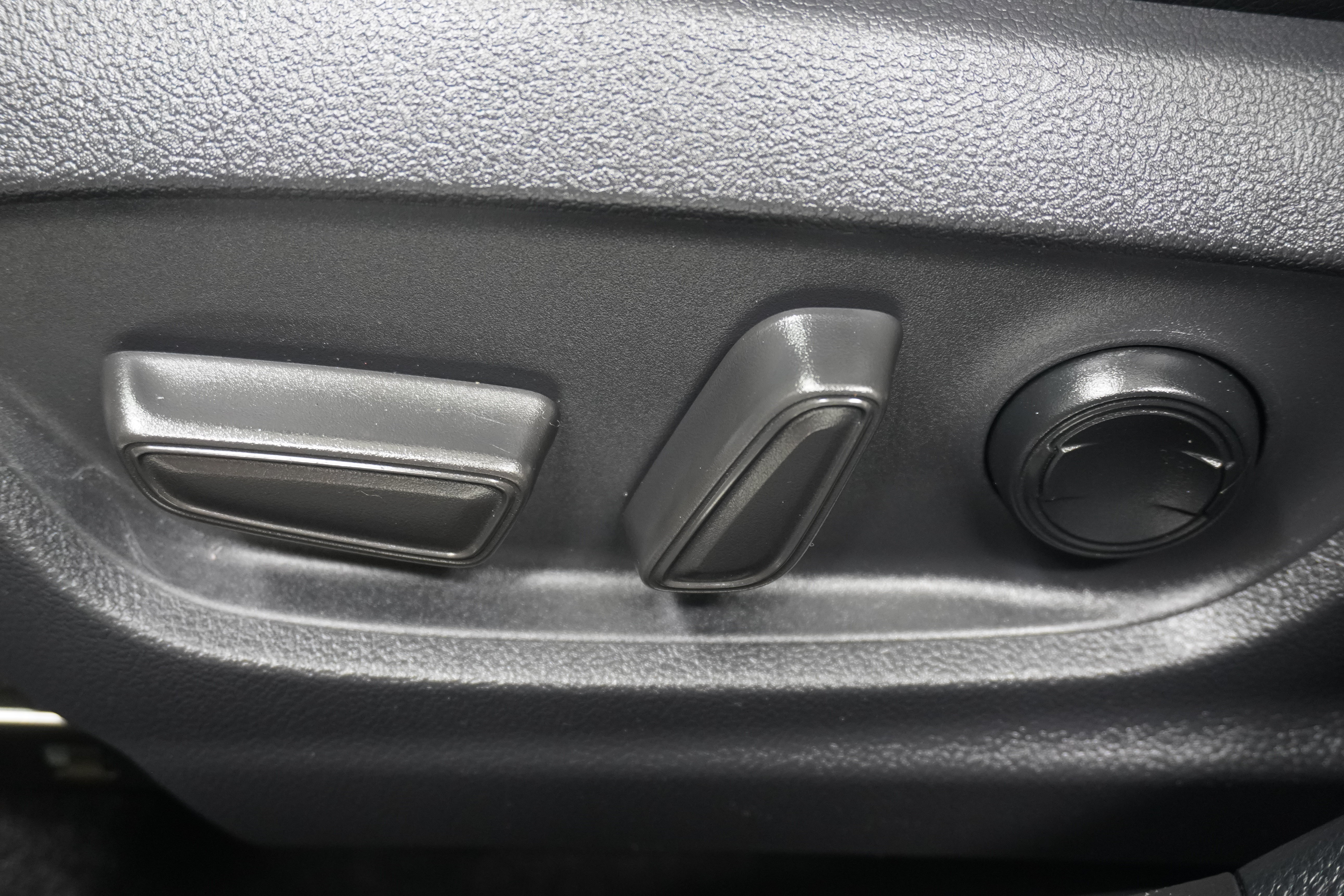 Used 2021 Toyota Corolla XSE FWD image 15