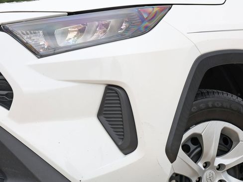 Used 2022 Toyota RAV4 LE FWD image 10
