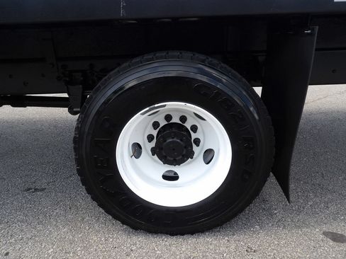 Used 2018 Ford F750 2WD Regular Cab Super Duty image 43