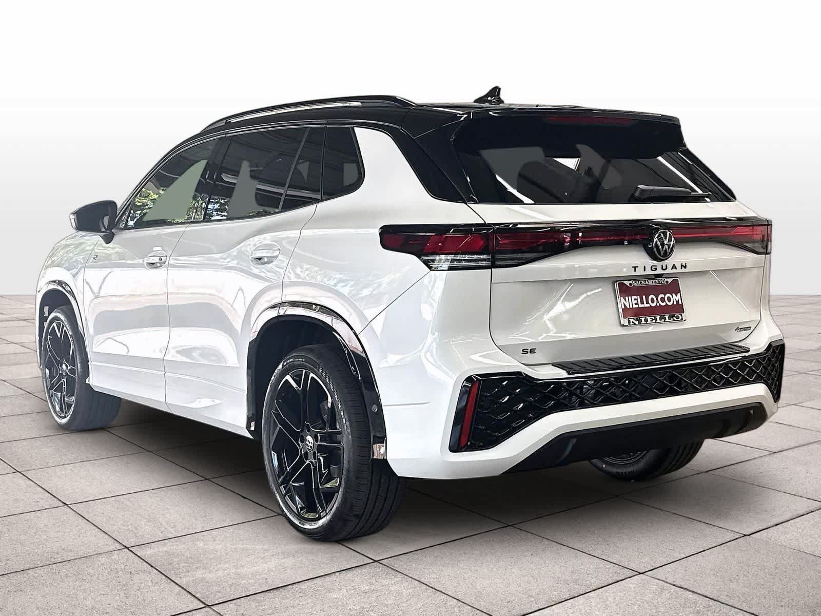 New 2026 Volkswagen Tiguan SE R-Line AWD/4WD image 3