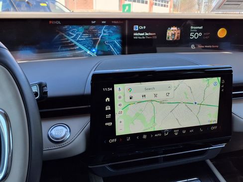 Certified 2025 Lincoln Nautilus Reserve image 23