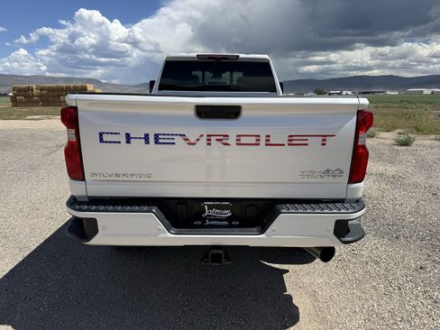 Used 2024 Chevrolet Silverado 3500 High Country w/ High Country Premium Package AWD/4WD image 6