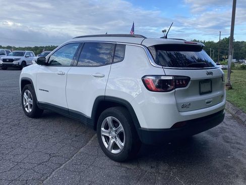 Used 2024 Jeep Compass Latitude AWD/4WD image 3