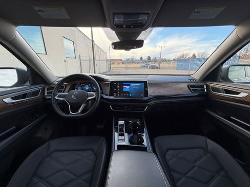 Used 2024 Volkswagen Atlas SE image 33