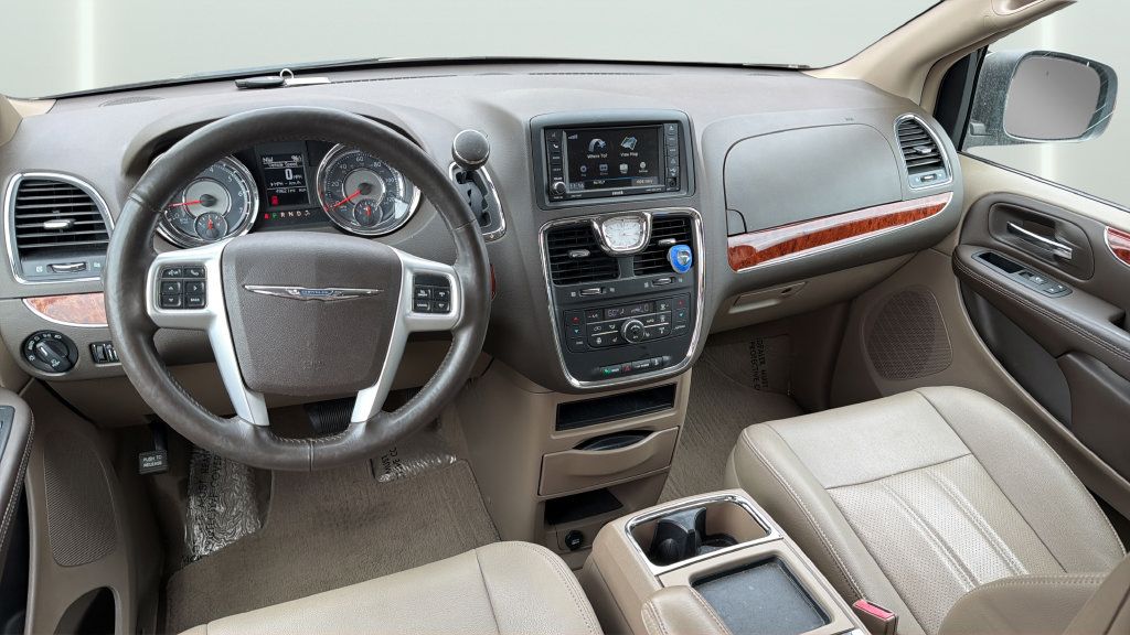 Used 2015 Chrysler Town & Country Touring-L w/ Driver Convenience Group FWD image 23