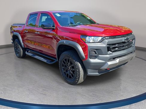 Used 2024 Chevrolet Colorado Trail Boss w/ Technology Package AWD/4WD image 3