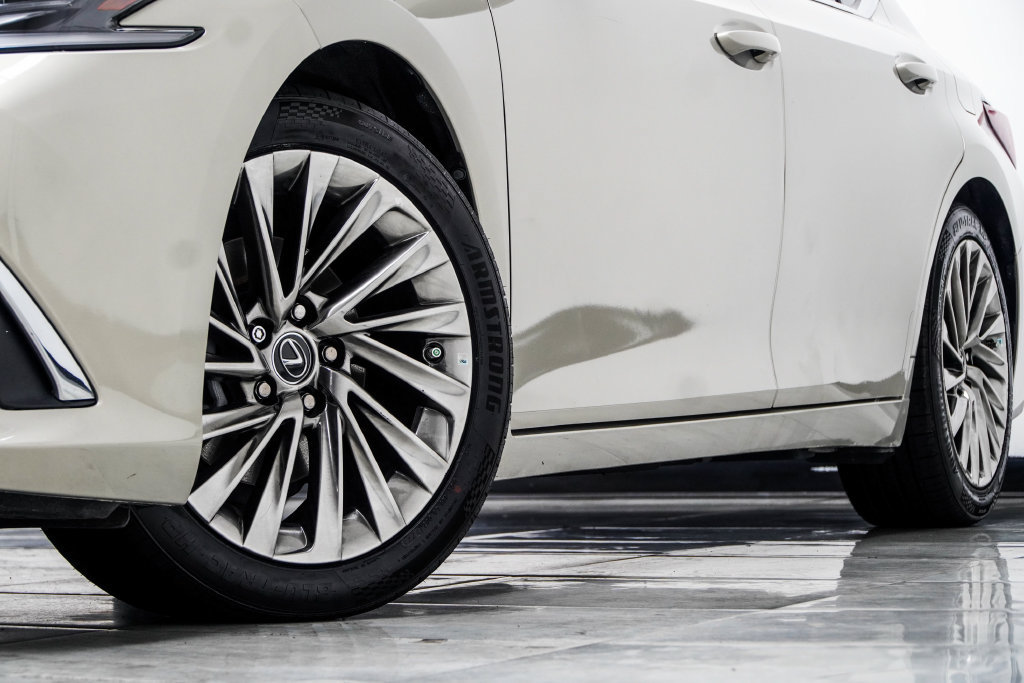 Used 2022 Lexus ES 350 Ultra Luxury w/ Accessory Package 2 FWD image 4