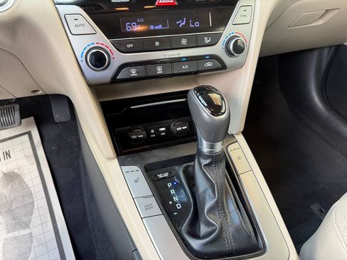 Used 2017 Hyundai Elantra Limited FWD image 28